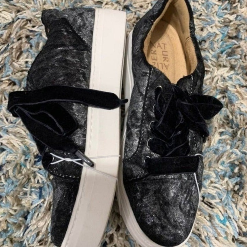 Naturalizer Black Velvet Tennis Shoes Women Size 6 Casual Sneaker